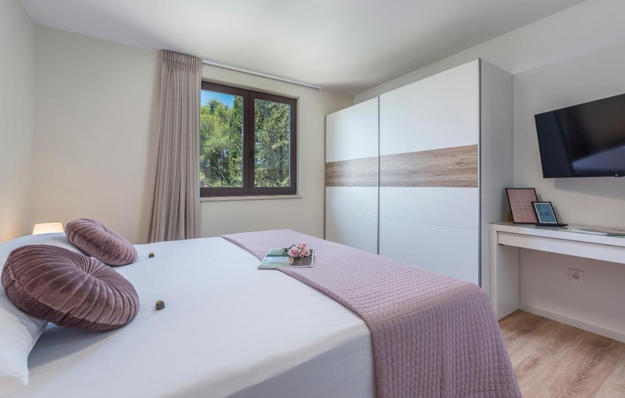 Just Renovated Stylish 2 Bedrooms Apartment Only A Few Steps From The Beach! Novigrad Istria 외부 사진