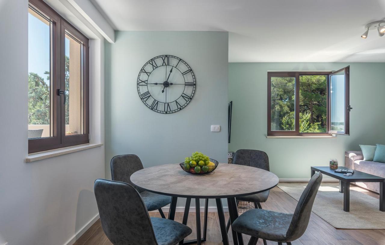 Just Renovated Stylish 2 Bedrooms Apartment Only A Few Steps From The Beach! Novigrad Istria 외부 사진