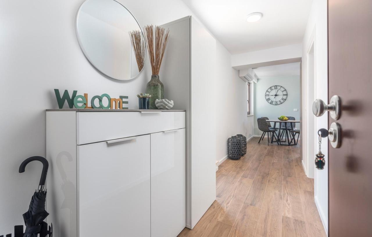 Just Renovated Stylish 2 Bedrooms Apartment Only A Few Steps From The Beach! Novigrad Istria 외부 사진