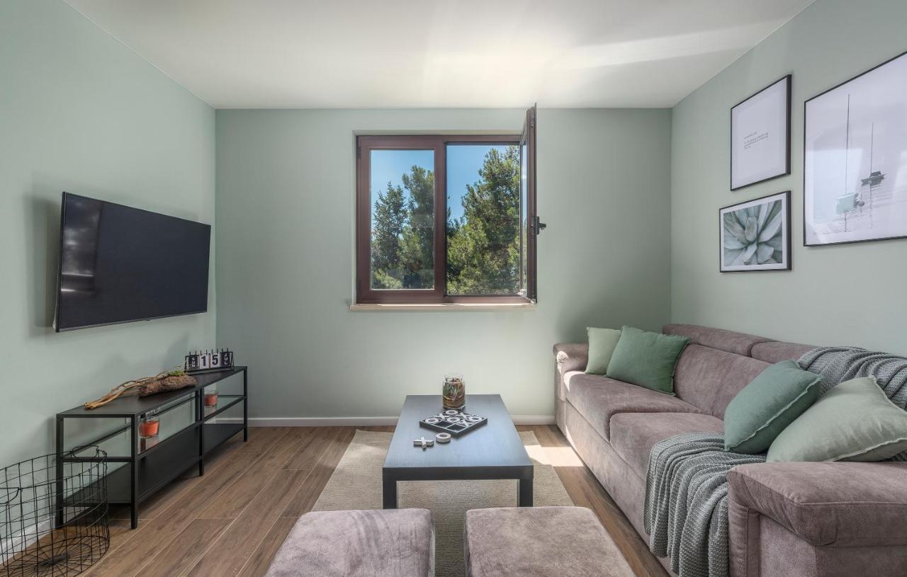 Just Renovated Stylish 2 Bedrooms Apartment Only A Few Steps From The Beach! Novigrad Istria 외부 사진